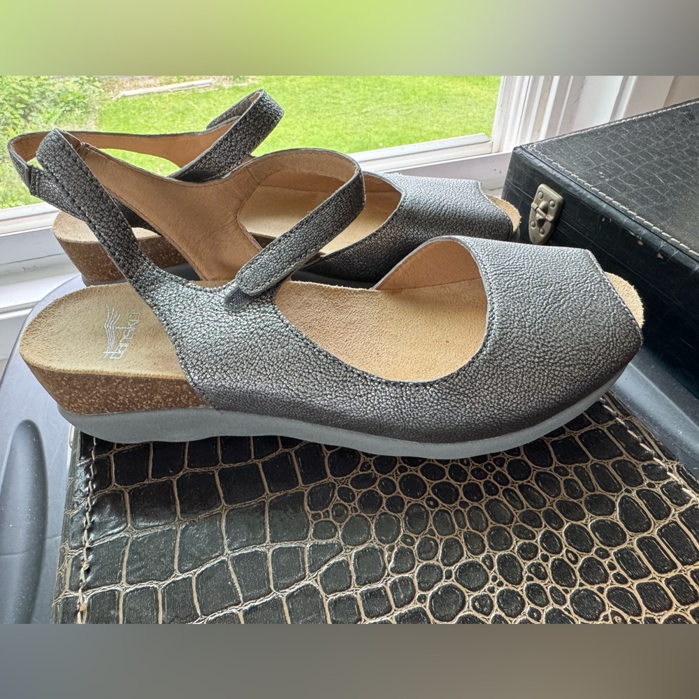 Dansko Pewter Wedge Shoes with Slingback Design size 40/9 EUC - Picture 2 of 8
